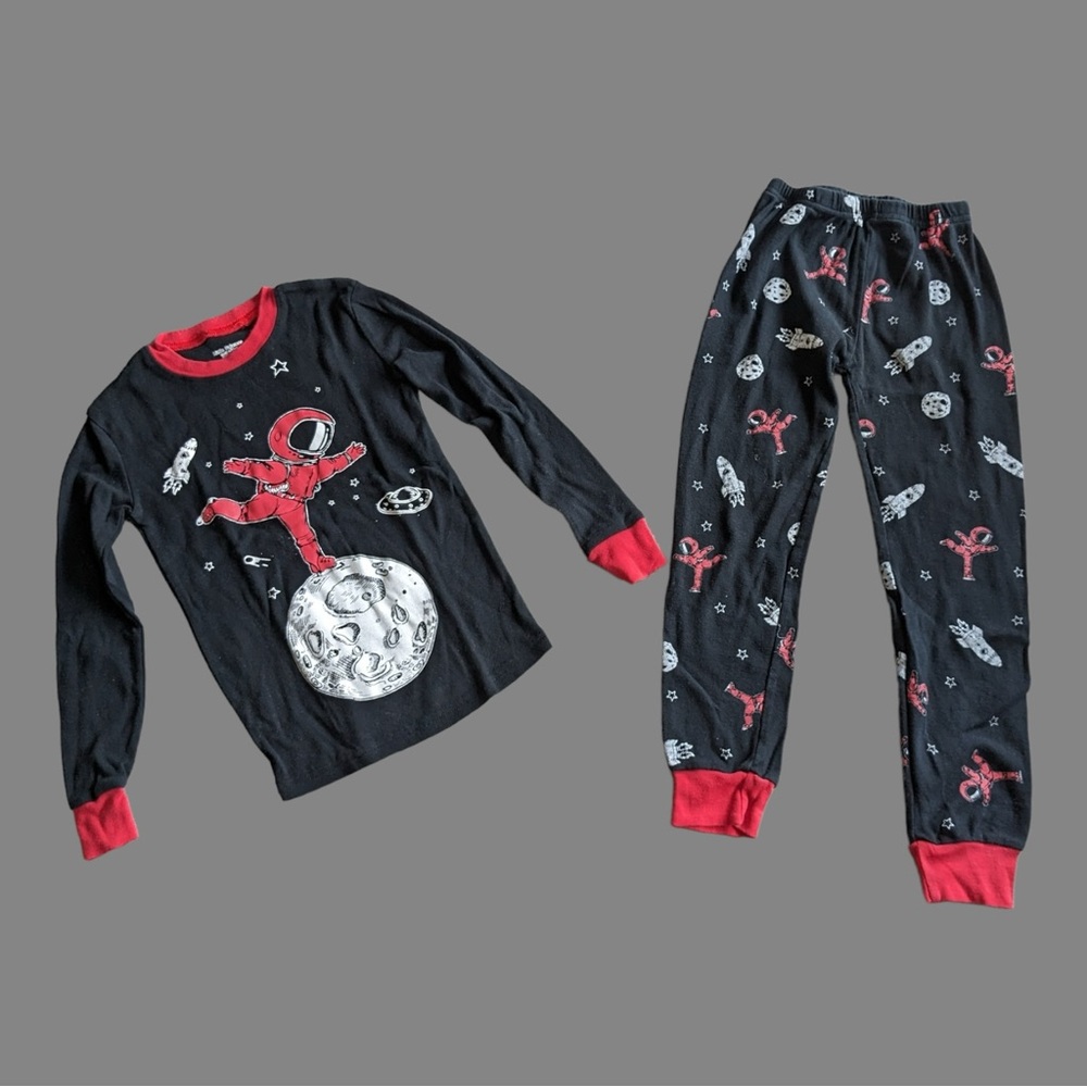 Moon hopping pajama set